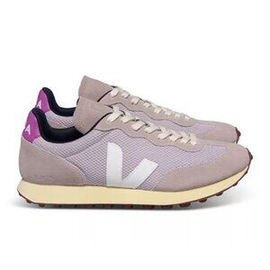 Veja Rio Branco Sneakers in Parme White